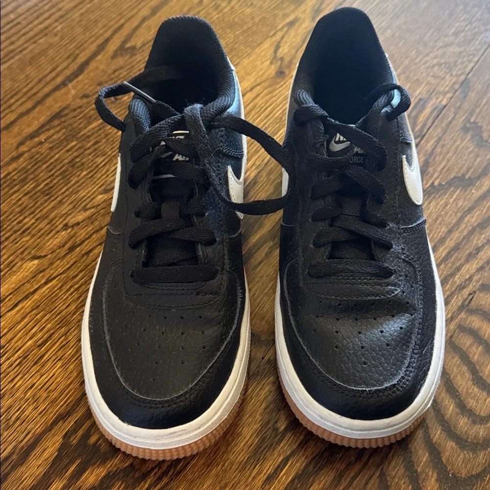 Nike Air Force One Black/White Low-Top Sneakers
